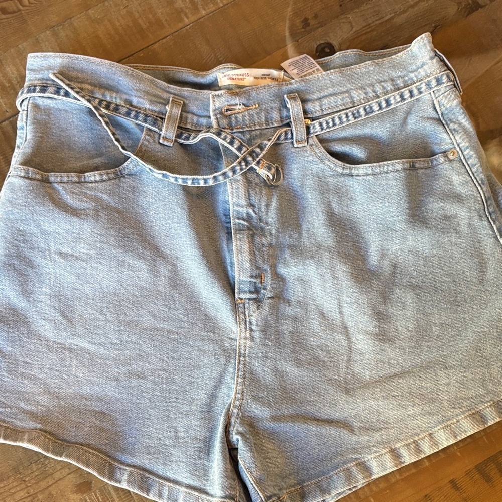 Levi's hi waisted Jean Shorts
